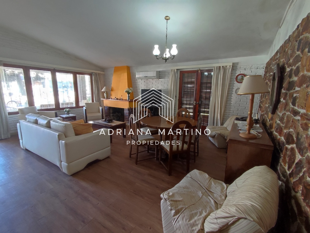 Casa ID.69335 - Punta del Este, área comercial Pda. 5
