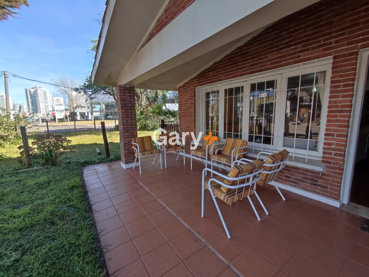 Casa ID.23330 - Punta del Este, área comercial Pda. 5