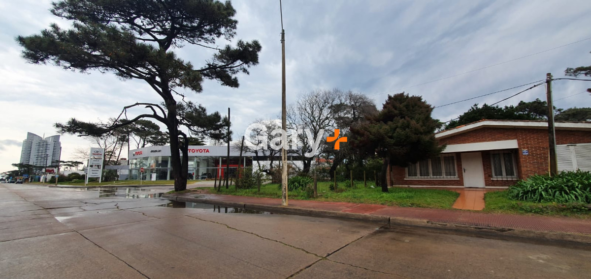 Casa ID.23330 - Punta del Este, área comercial Pda. 5