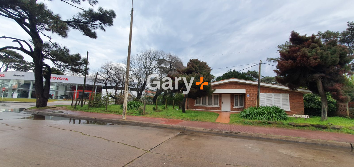 Casa ID.23330 - Punta del Este, área comercial Pda. 5