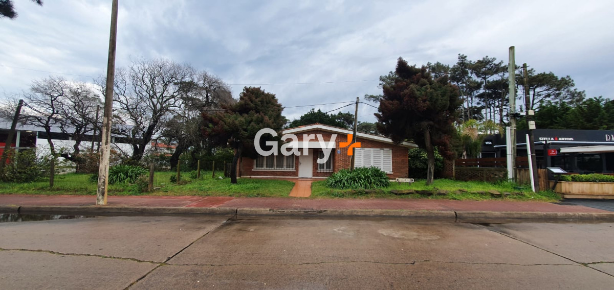 Casa ID.23330 - Punta del Este, área comercial Pda. 5