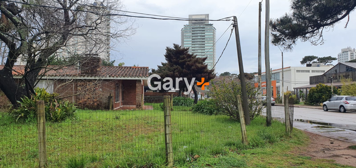 Casa ID.23330 - Punta del Este, área comercial Pda. 5