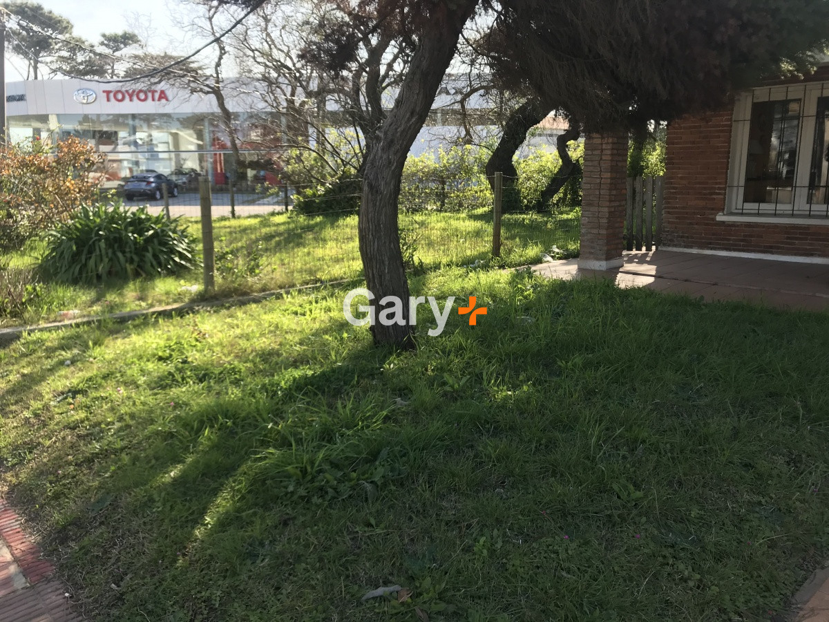Casa ID.23330 - Punta del Este, área comercial Pda. 5