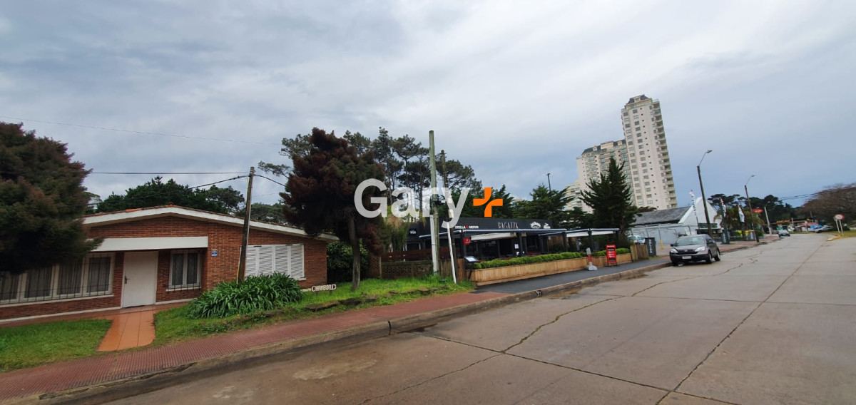 Casa ID.23330 - Punta del Este, área comercial Pda. 5