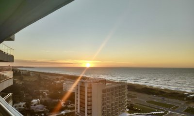 Apartamento en VENTA. Punta del Este- 2 dormitorios- vista al mar