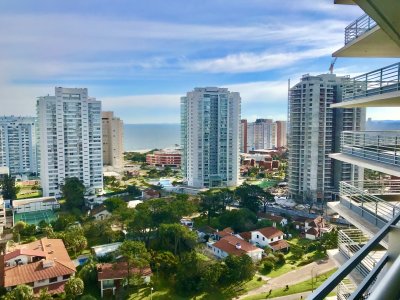 Venta de Apartamento 3 dormitorios en Playa Mansa, Punta del Este.