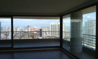 Venta de Apartamento 3 dormitorios en Playa Mansa, Punta del Este.