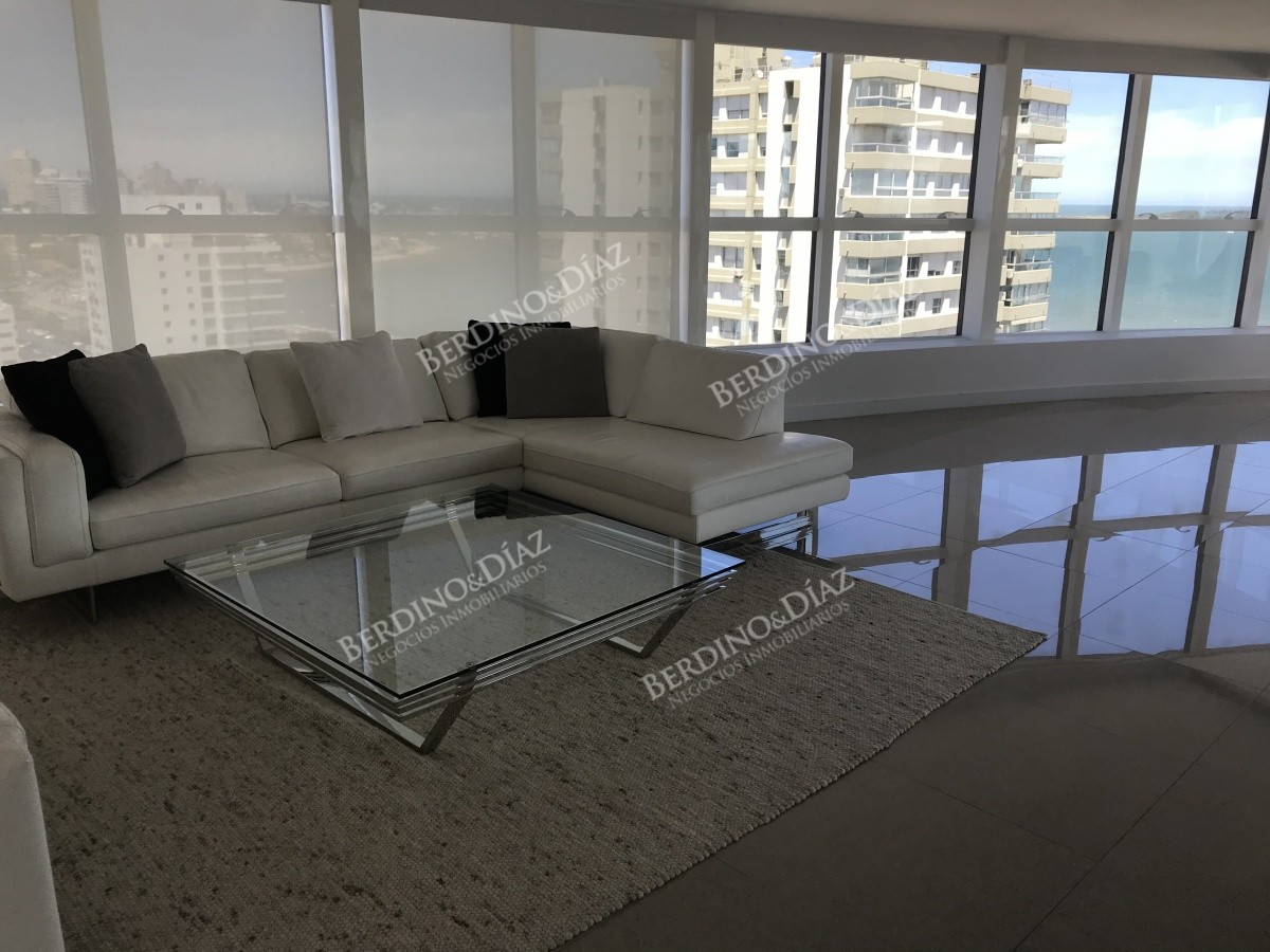 Apartamento ID.1161 - Exclusivo PentHouse de 3 pisos en la Playa Mansa