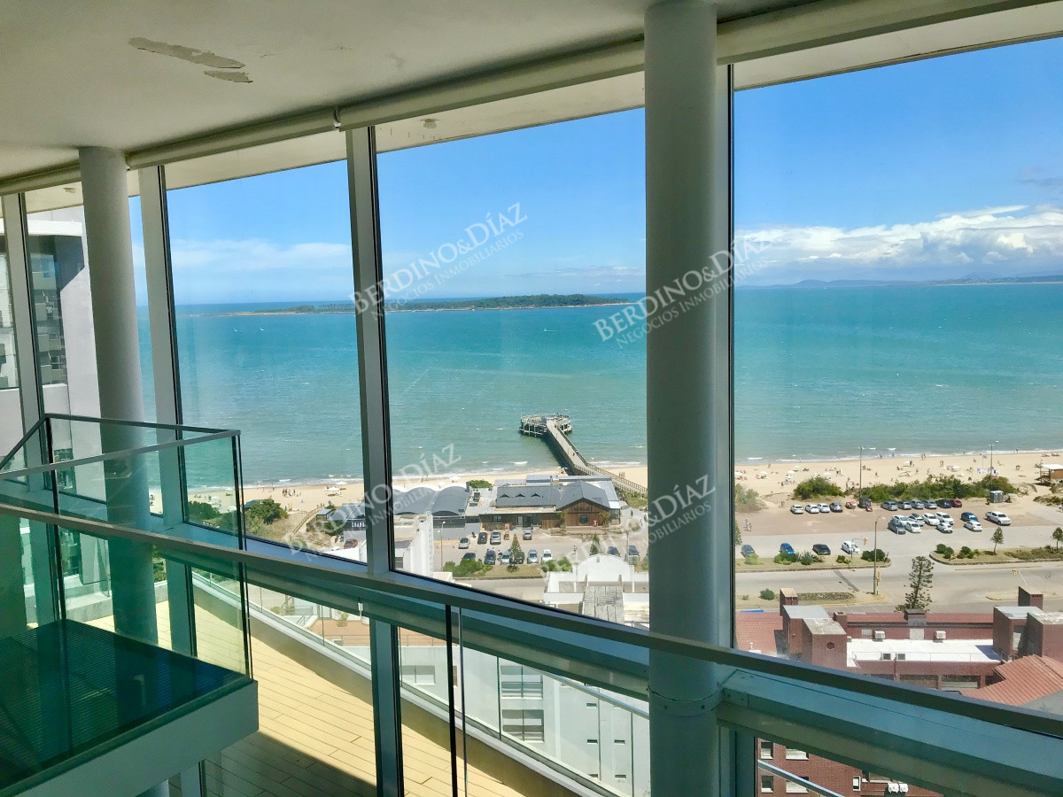 Apartamento ID.1161 - Exclusivo PentHouse de 3 pisos en la Playa Mansa