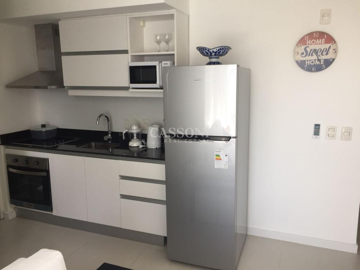 Apartamento ID.3351 - Monoambiente venta en torre con servicios piso alto sobre avenida roosevelt punta del este