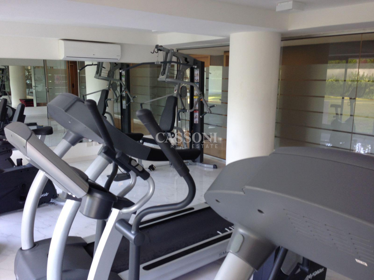 Apartamento ID.3351 - Monoambiente venta en torre con servicios piso alto sobre avenida roosevelt punta del este
