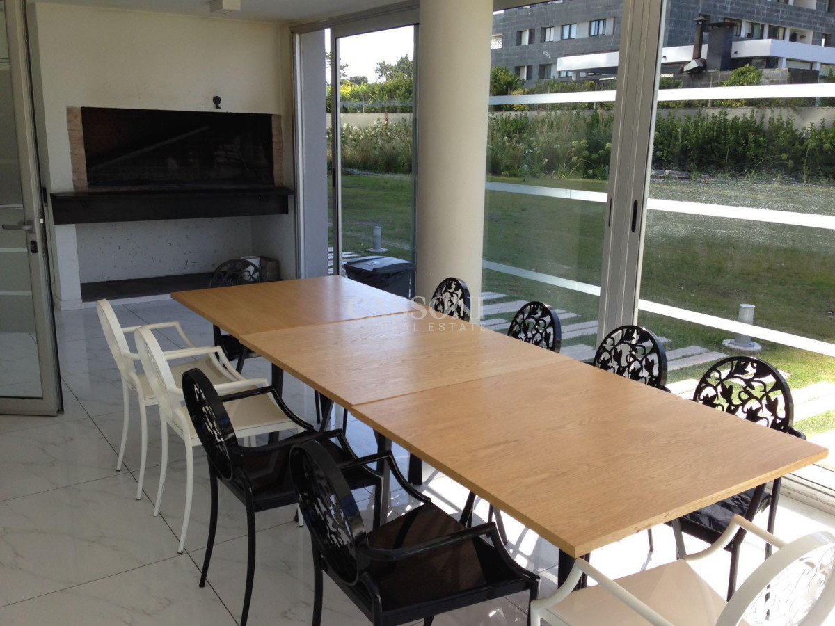 Apartamento ID.3351 - Monoambiente venta en torre con servicios piso alto sobre avenida roosevelt punta del este