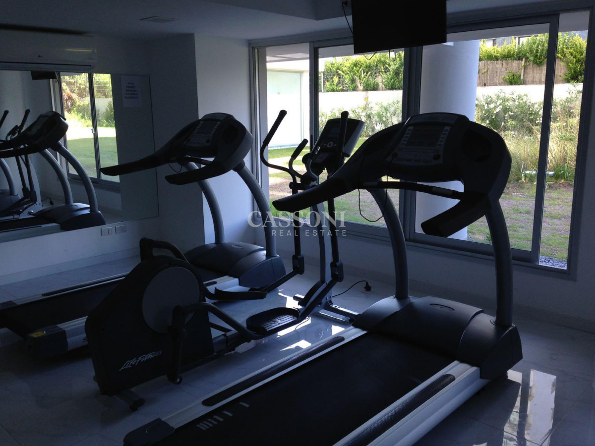 Apartamento ID.3351 - Monoambiente venta en torre con servicios piso alto sobre avenida roosevelt punta del este