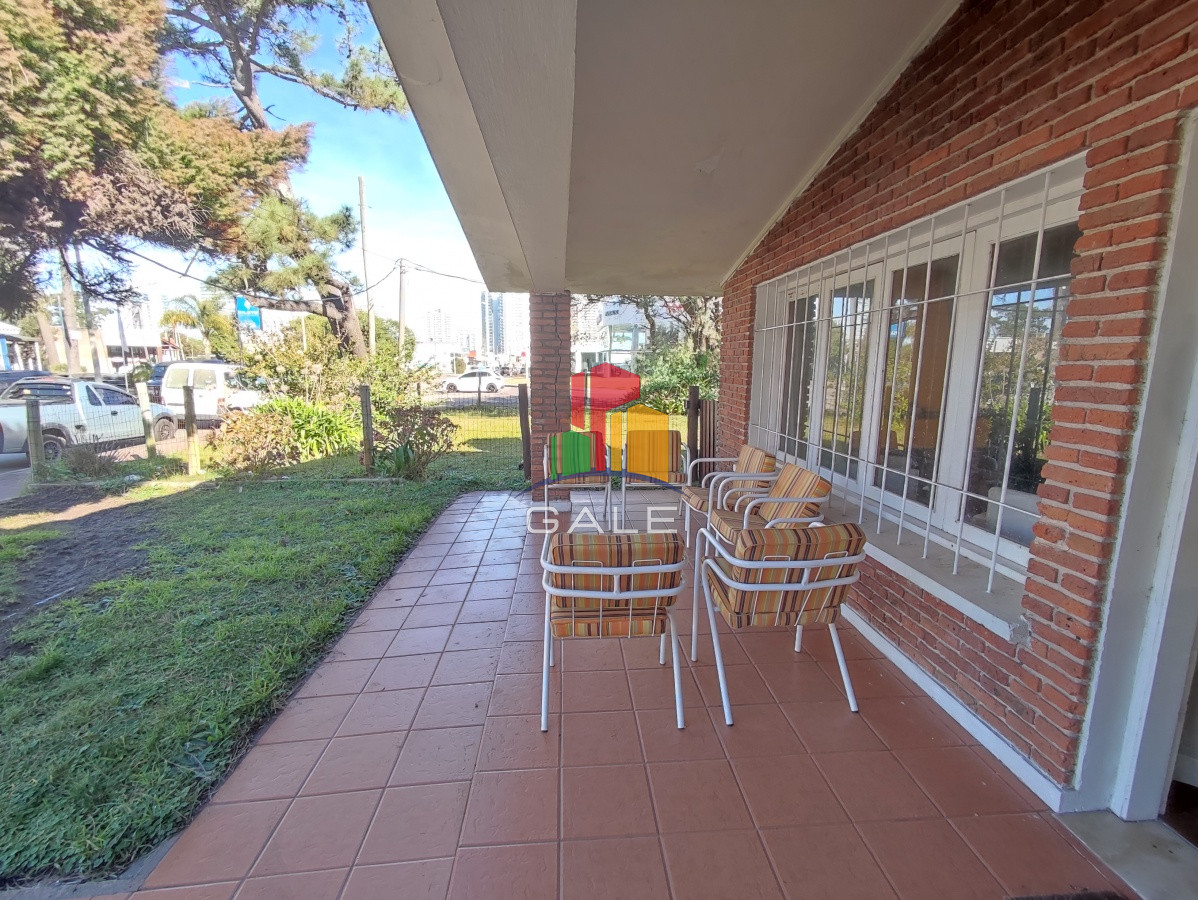 Casa ID.230 - Punta del Este, área comercial Pda. 5