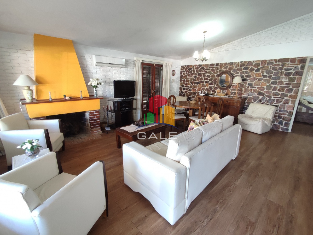 Casa ID.230 - Punta del Este, área comercial Pda. 5