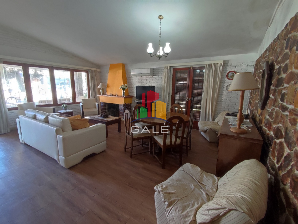 Casa ID.230 - Punta del Este, área comercial Pda. 5
