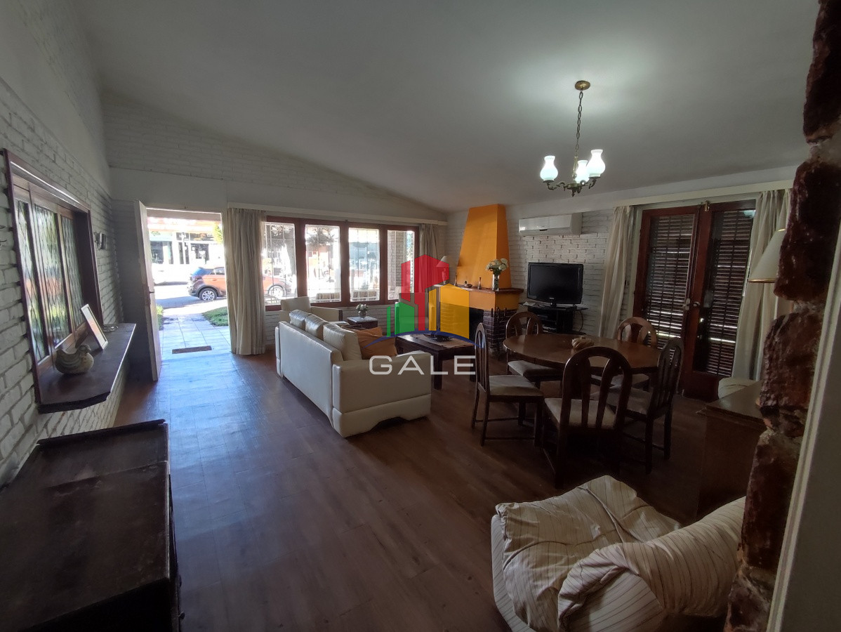 Casa ID.230 - Punta del Este, área comercial Pda. 5
