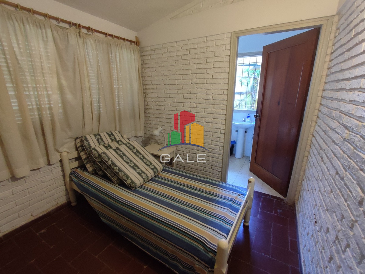 Casa ID.230 - Punta del Este, área comercial Pda. 5