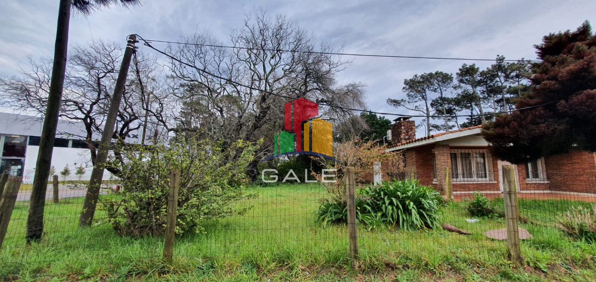 Casa ID.230 - Punta del Este, área comercial Pda. 5