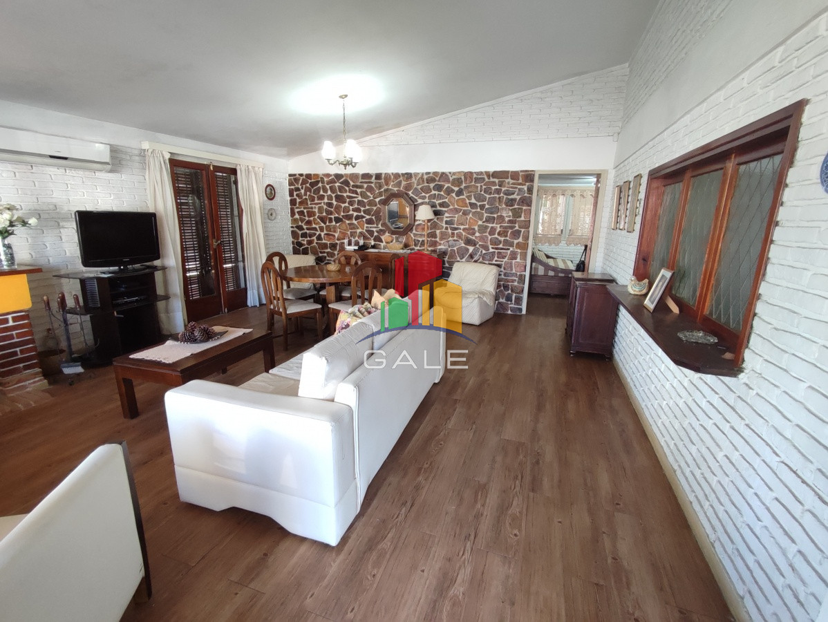 Casa ID.230 - Punta del Este, área comercial Pda. 5