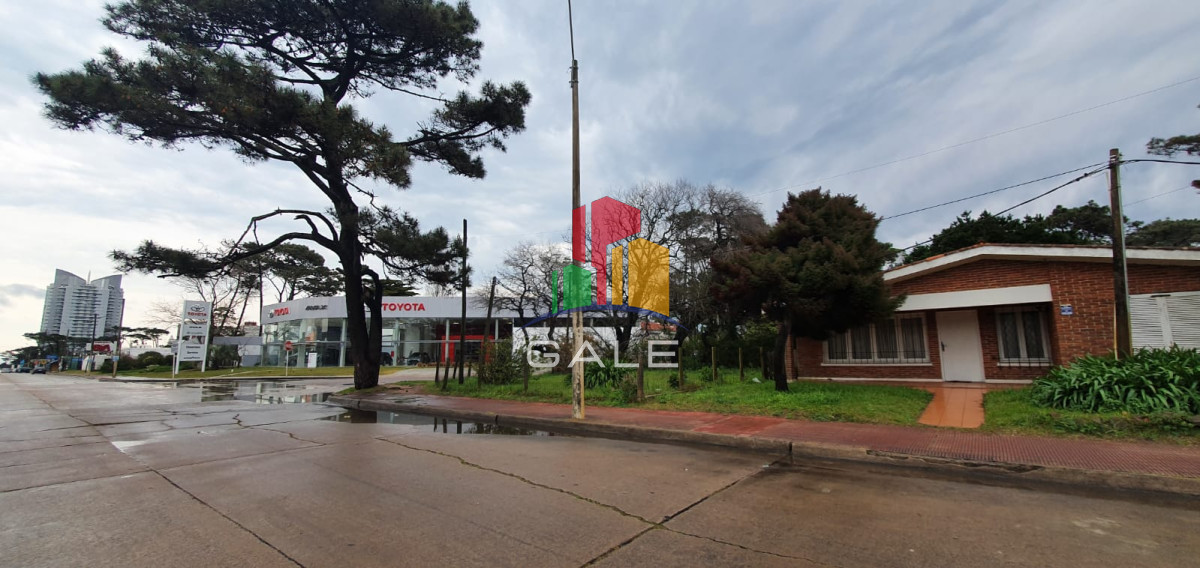 Casa ID.230 - Punta del Este, área comercial Pda. 5