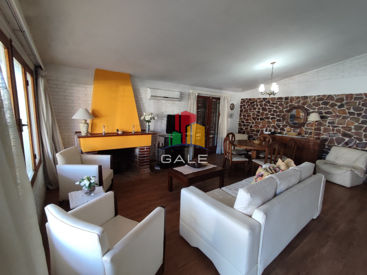 Casa ID.230 - Punta del Este, área comercial Pda. 5