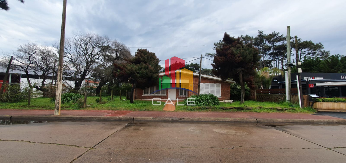 Casa ID.230 - Punta del Este, área comercial Pda. 5