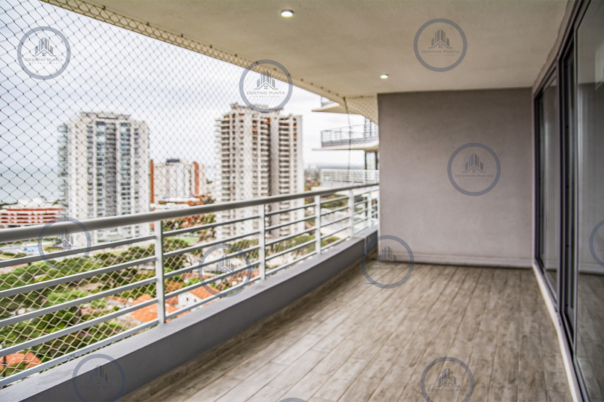 Apartamento ID.933 - Excelente Apartamento de 3 Dormitorios en Playa Mansa, Punta del Este
