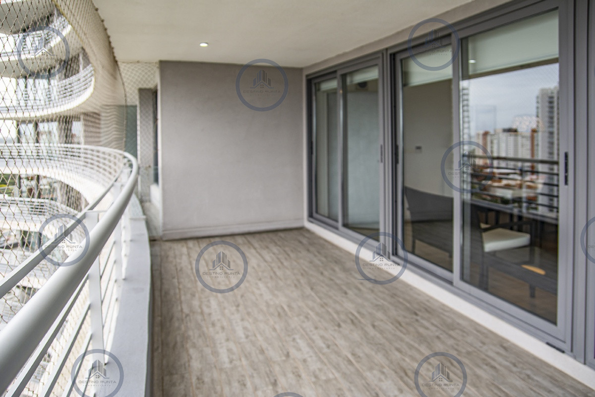 Apartamento ID.933 - Excelente Apartamento de 3 Dormitorios en Playa Mansa, Punta del Este