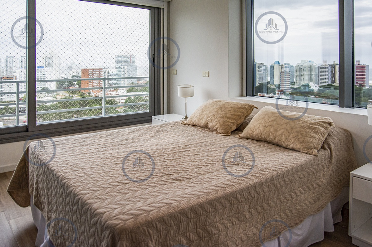 Apartamento ID.933 - Excelente Apartamento de 3 Dormitorios en Playa Mansa, Punta del Este