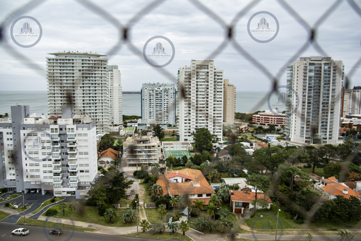 Apartamento ID.933 - Excelente Apartamento de 3 Dormitorios en Playa Mansa, Punta del Este
