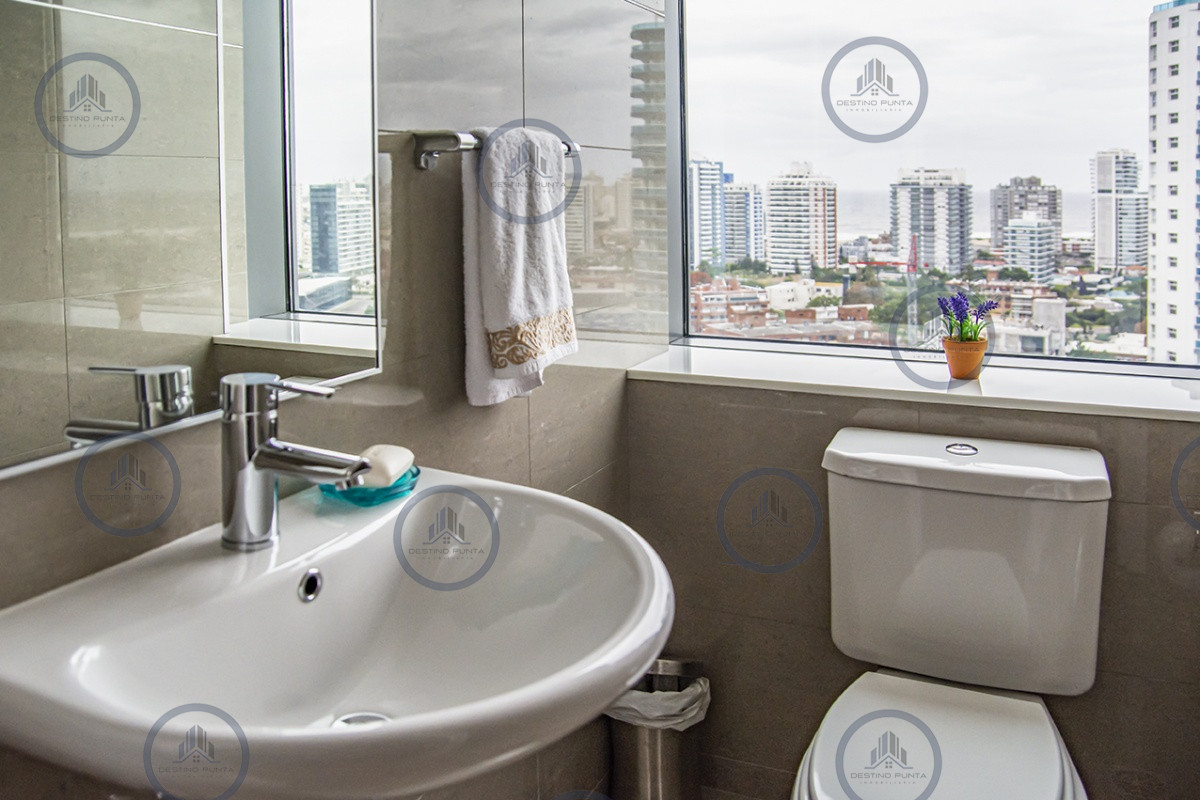 Apartamento ID.933 - Excelente Apartamento de 3 Dormitorios en Playa Mansa, Punta del Este