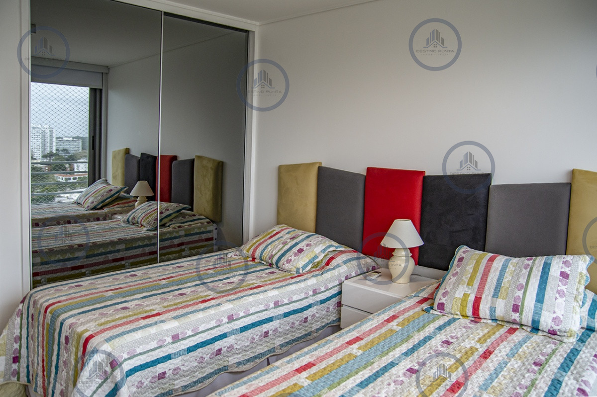 Apartamento ID.933 - Excelente Apartamento de 3 Dormitorios en Playa Mansa, Punta del Este