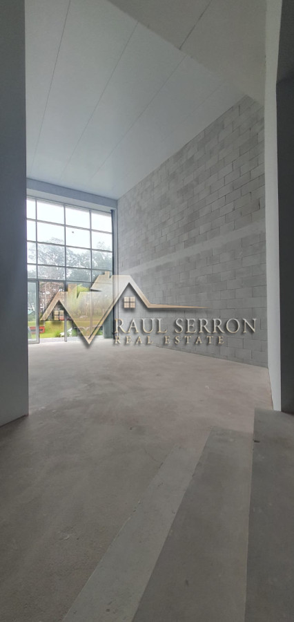 Local Comercial ID.2521 - ALQUILER ANUAL DE LOCAL COMERCIAL EN ROOSEVELT 