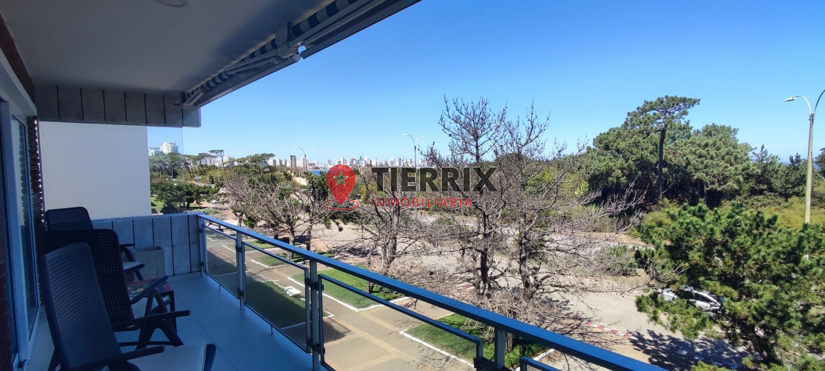 Apartamento ID.201 - EDIFICIO MAREBELLO Playa Mansa Parada 10 Apartamento reciclado.