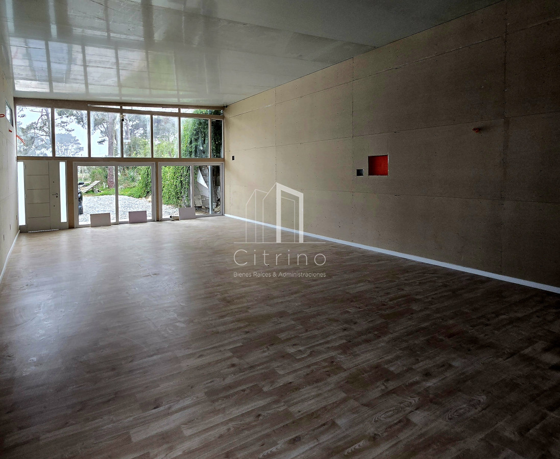 Local Comercial ID.2039 - Local Amplio en La Barra (frente a plaza con pista de skate)