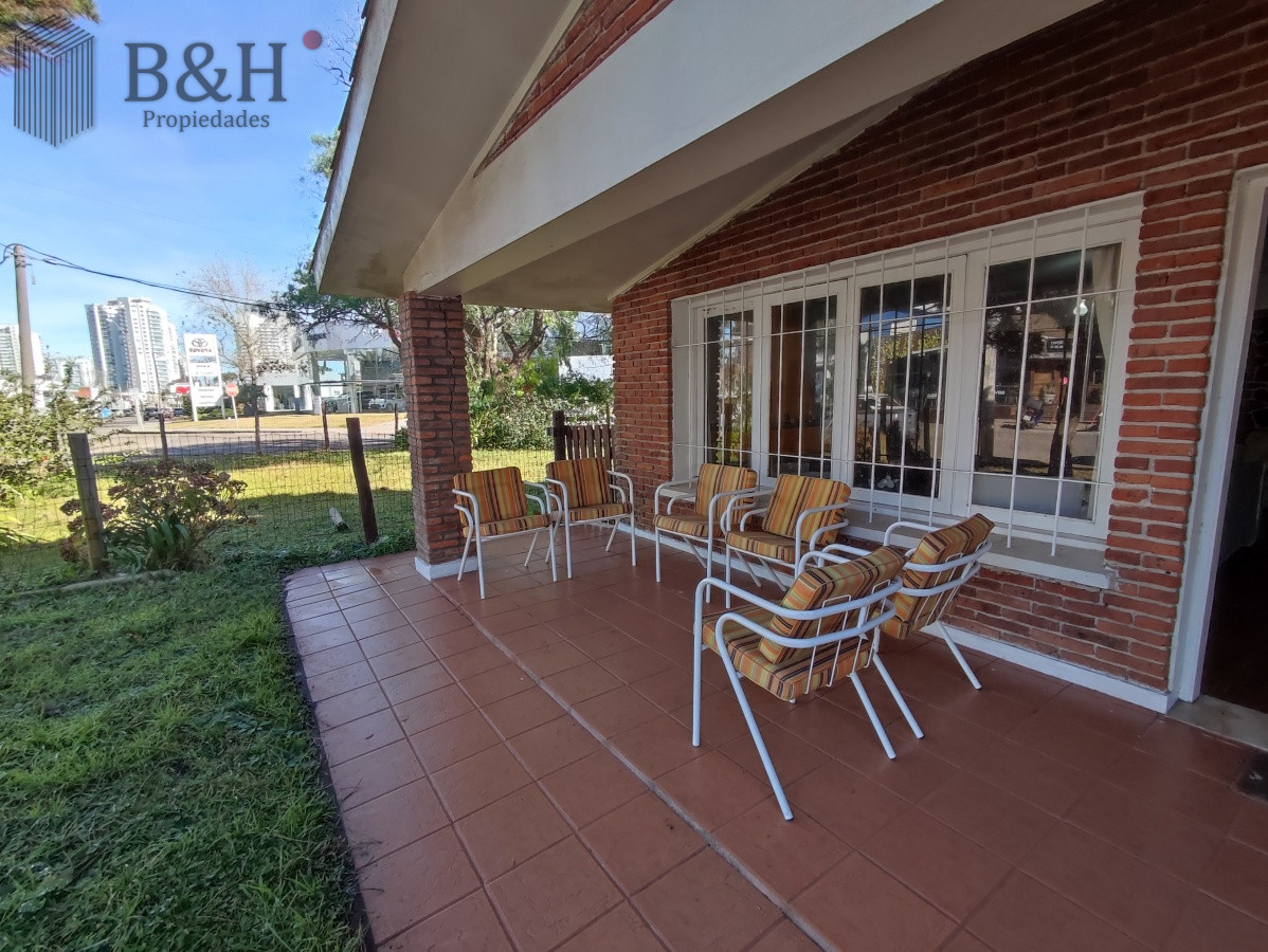 Casa ID.736 - Punta del Este, área comercial Pda. 5