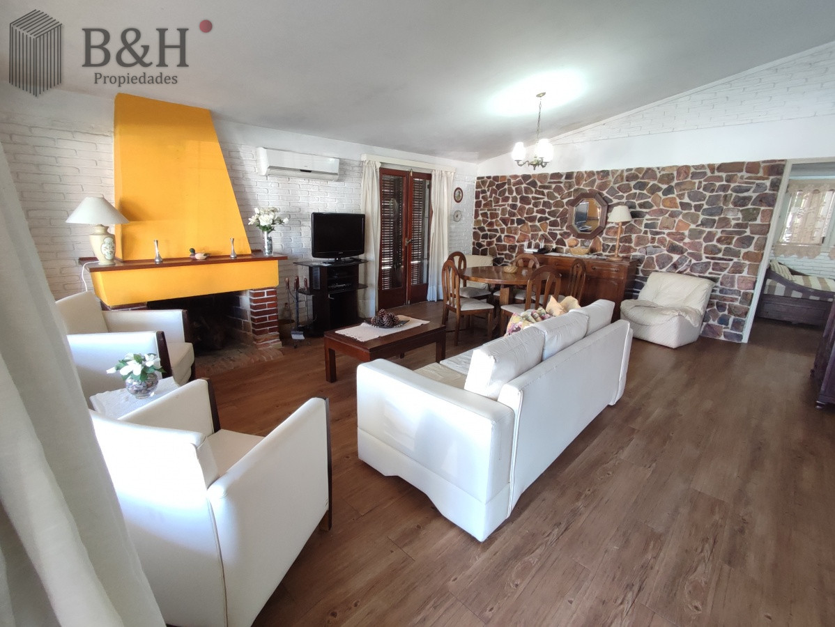 Casa ID.736 - Punta del Este, área comercial Pda. 5