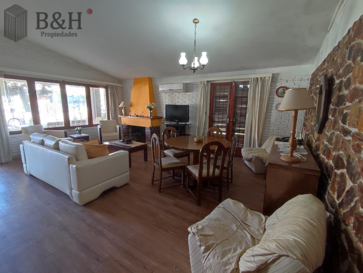 Casa ID.736 - Punta del Este, área comercial Pda. 5