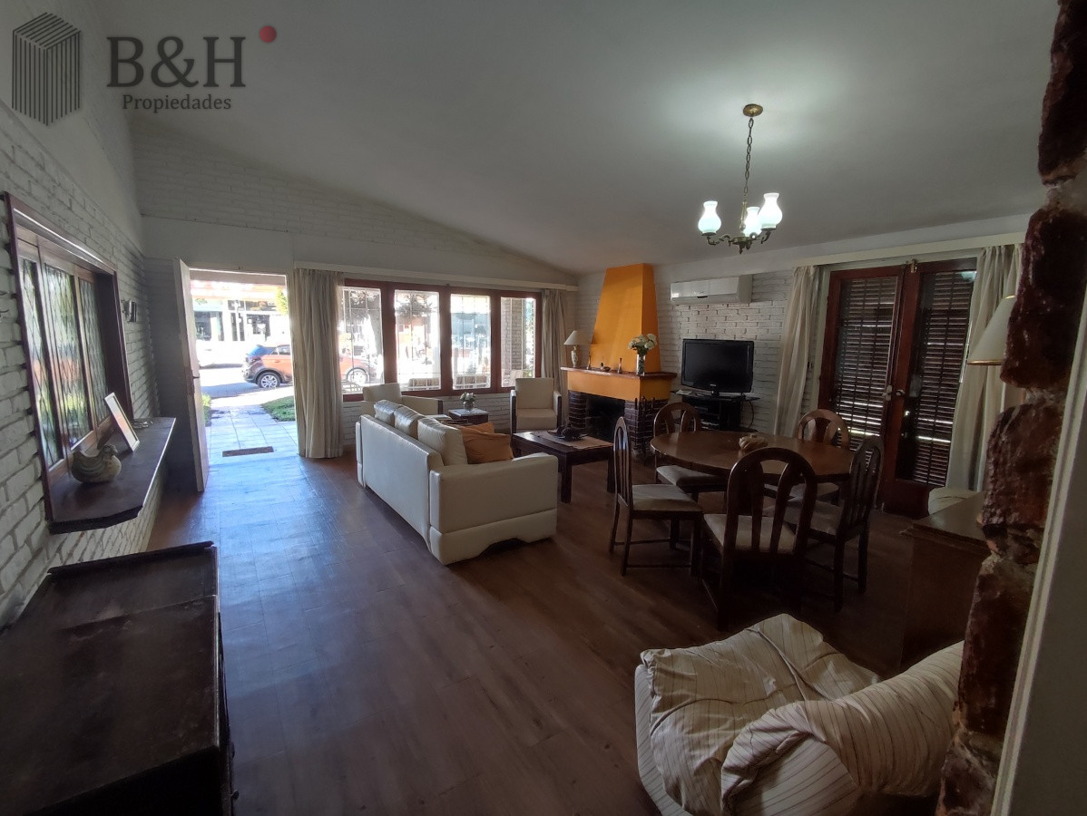 Casa ID.736 - Punta del Este, área comercial Pda. 5