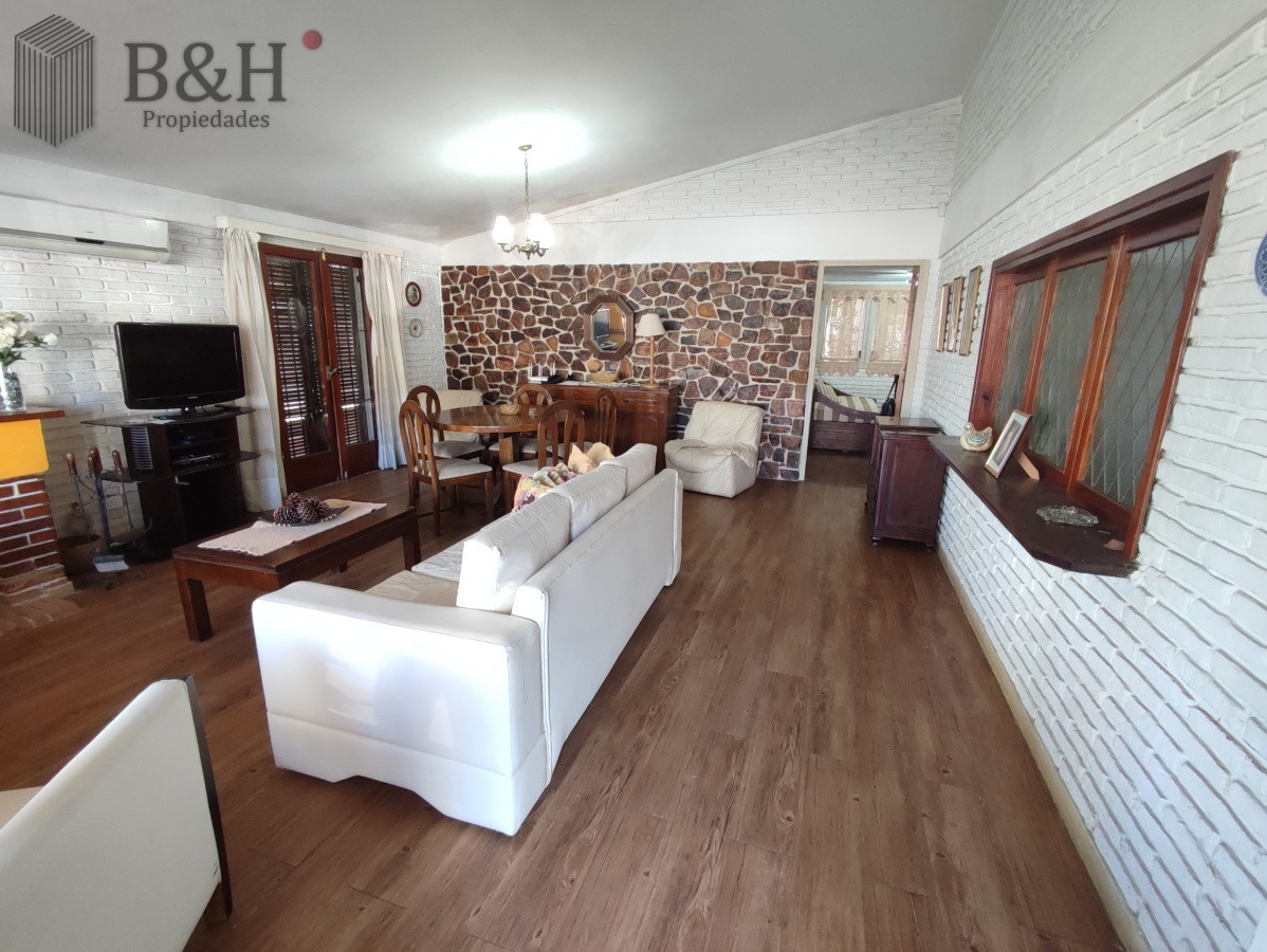 Casa ID.736 - Punta del Este, área comercial Pda. 5