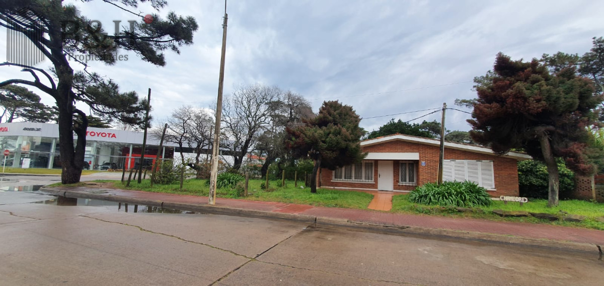 Casa ID.736 - Punta del Este, área comercial Pda. 5