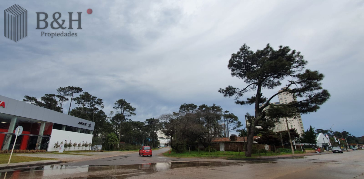Casa ID.736 - Punta del Este, área comercial Pda. 5