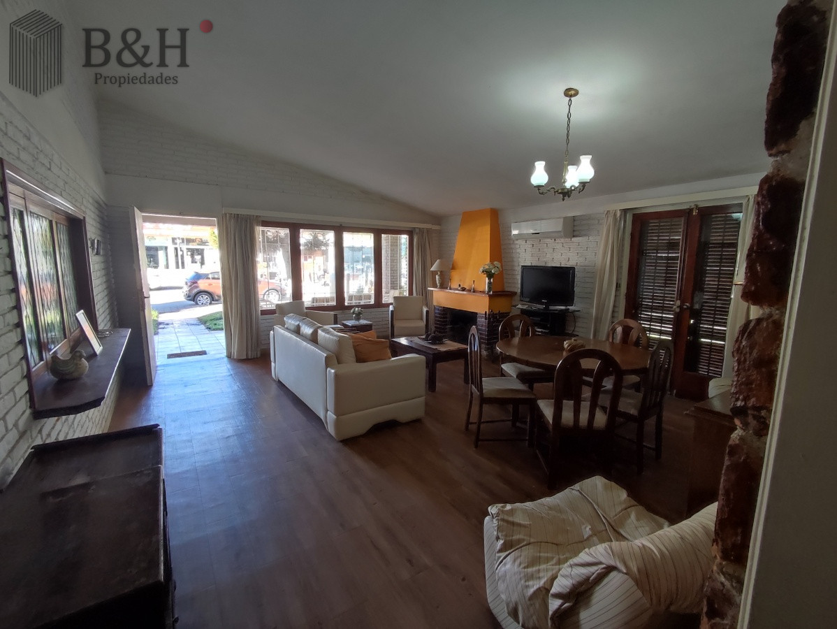 Casa ID.736 - Punta del Este, área comercial Pda. 5