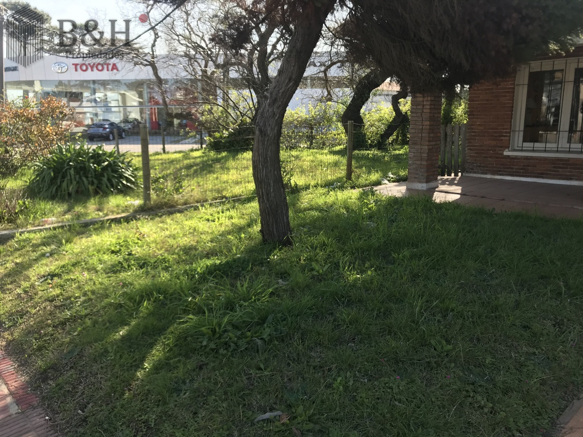 Casa ID.736 - Punta del Este, área comercial Pda. 5
