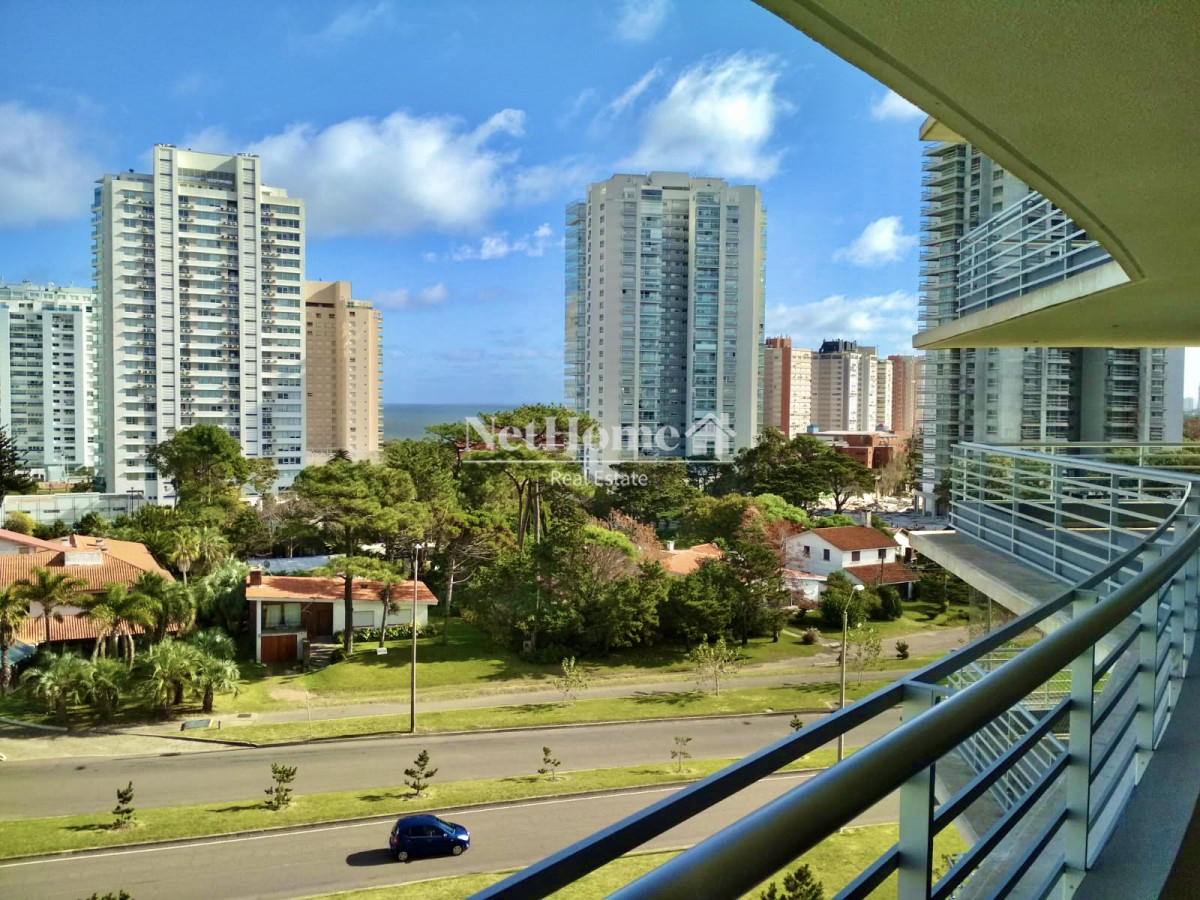 Apartamento ID.225 - Playa Mansa Apartamento 2 Dormitorios  A metros del Mar.