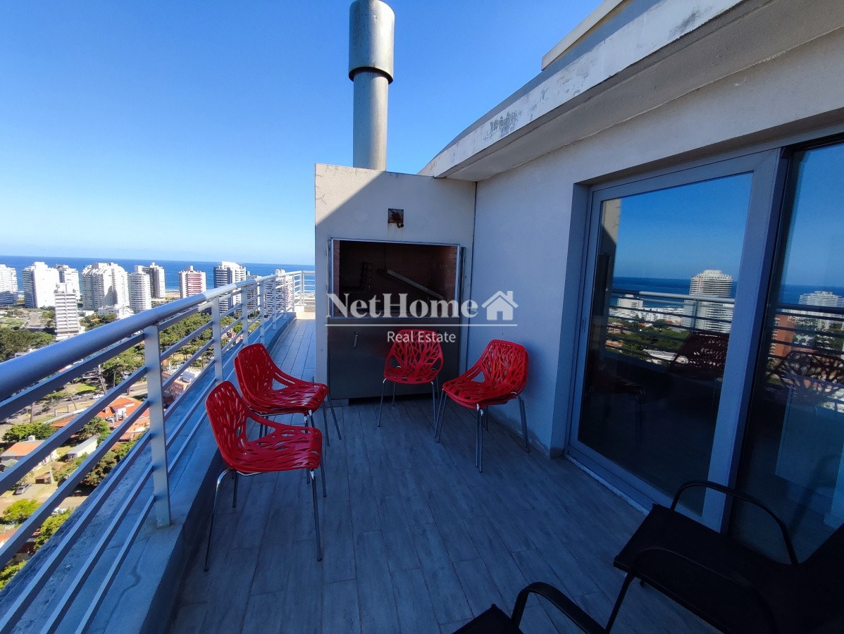 Apartamento ID.207 - Playa Mansa Penthouse Duplex 3 dormitorios en Suite Amenities completos