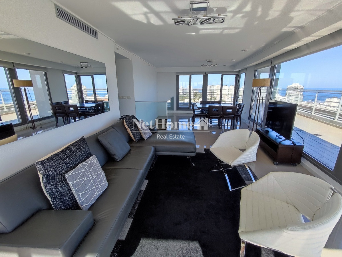 Apartamento ID.207 - Playa Mansa Penthouse Duplex 3 dormitorios en Suite Amenities completos