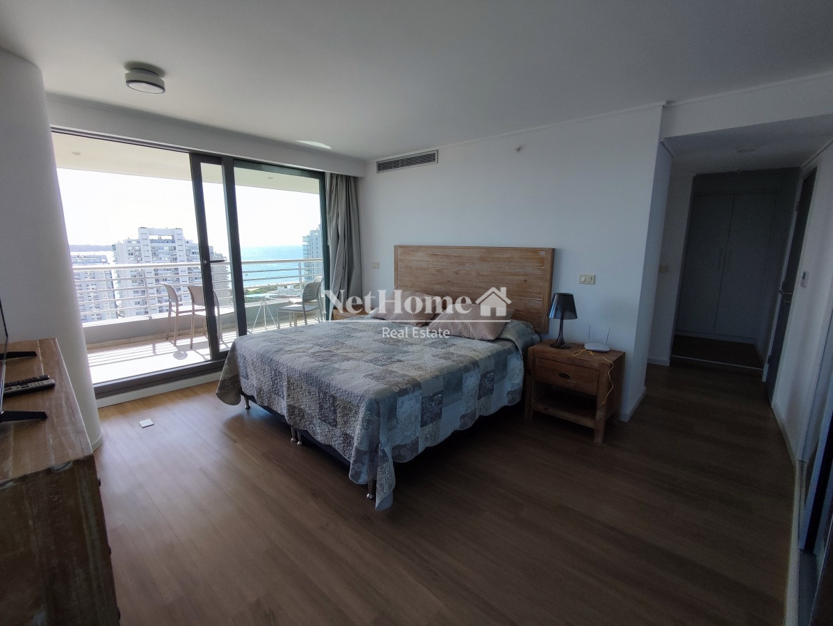 Apartamento ID.207 - Playa Mansa Penthouse Duplex 3 dormitorios en Suite Amenities completos