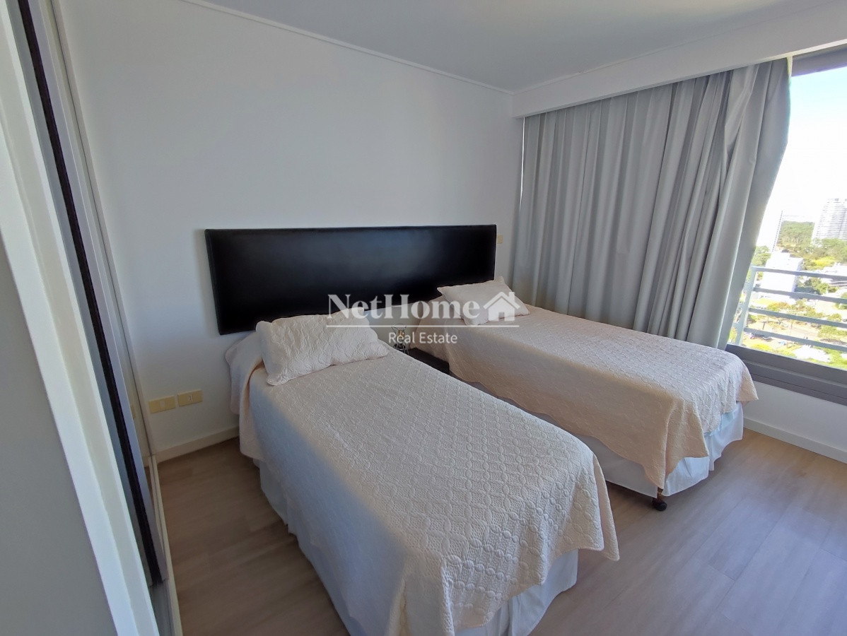 Apartamento ID.207 - Playa Mansa Penthouse Duplex 3 dormitorios en Suite Amenities completos
